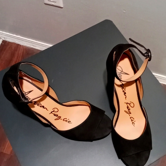 Shoes - Picture 1 of 2